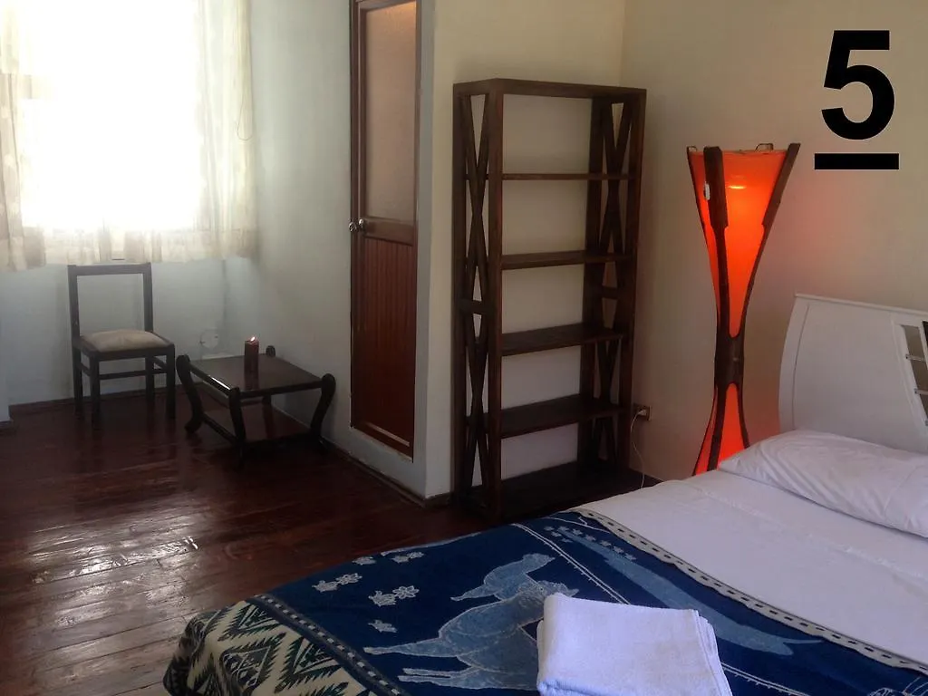 Guesthouse Nelson Quito 2*,