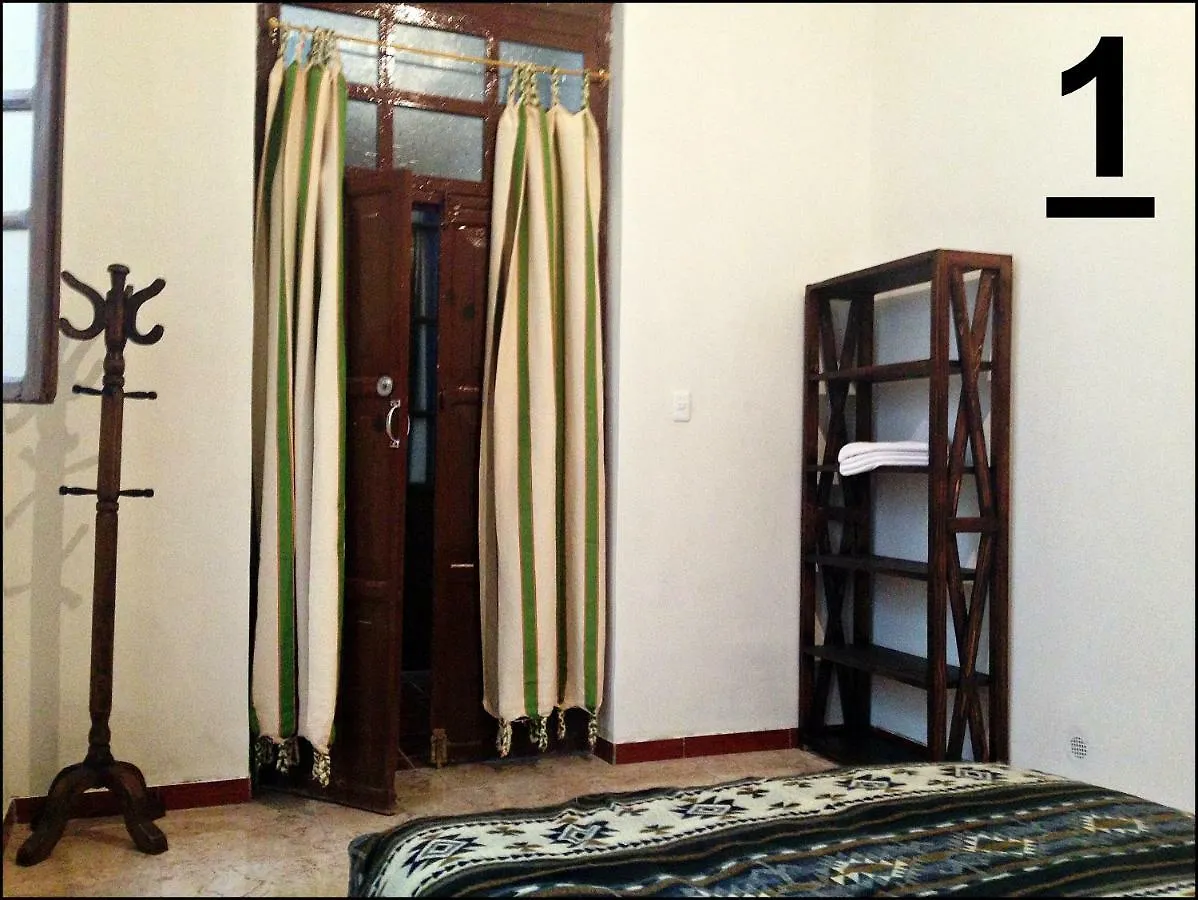 Guesthouse Nelson Quito 2*,